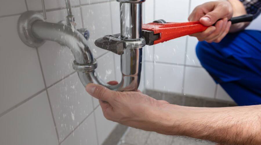 Expert burst pipe repair services in Rhineland, MO